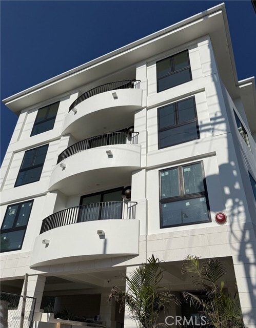 Building Photo - 4214 Fulton Ave Unit 303 Rental