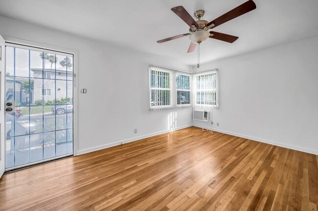 Photo - Studio Unit! Must see Unit 01