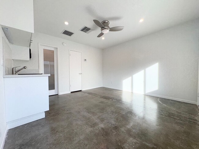 Photo - COMING SOON !! Studio Apartment in Palm Springs!! Unit 4