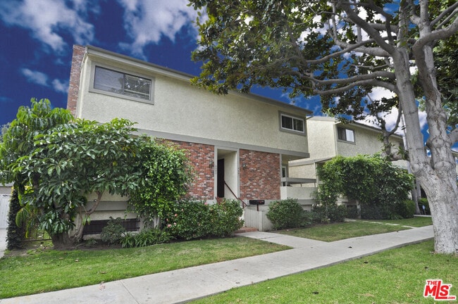 Building Photo - 4063 La Salle Ave Unit 102