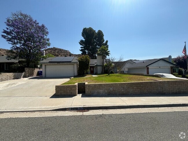 Building Photo - 3-Bedroom Single-Story Home with Private P...