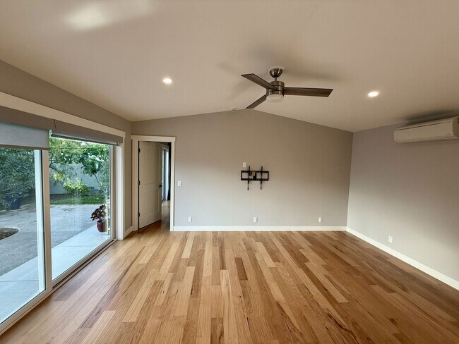 Photo - 1665 Laurel Ave