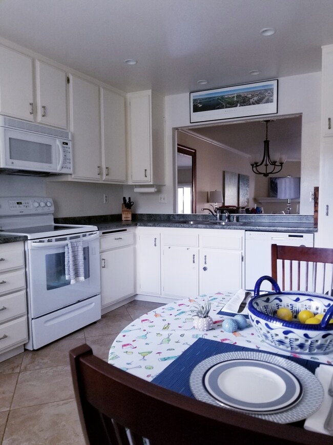 Kitchen - 8799 Gilman Dr Unit b