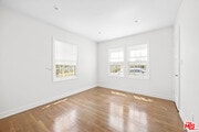 Photo - 2411 St George St