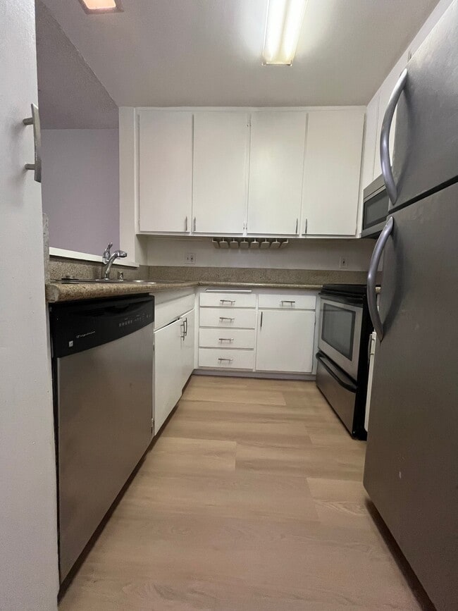 Photo - 300 S Gramercy Pl Unit 108
