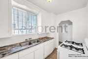 Photo - 910 E 90th St