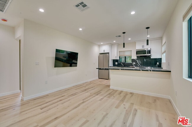 Building Photo - 843 Westbourne Dr Unit C