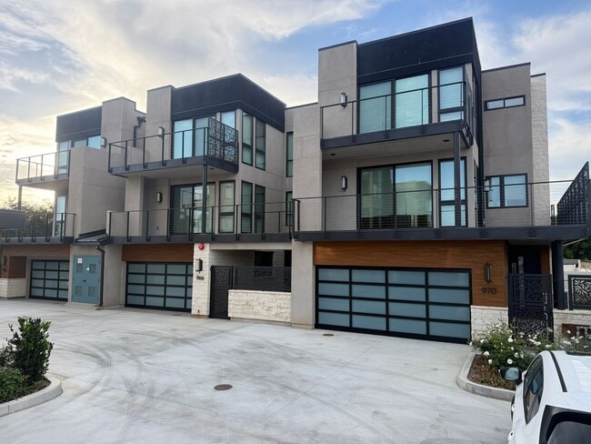 Building Photo - Brand new construction! 3 bedroom 3.5 bath end unit