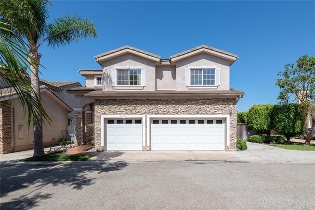 Building Photo - Executive Town Home in Central Torrance