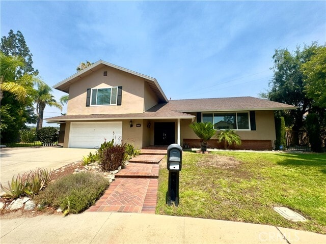 Photo - 2319 La Sierra Way House