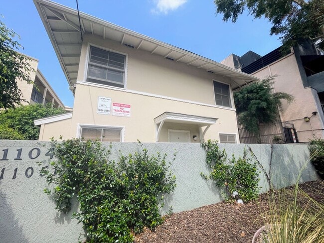 Photo - Simple, vintage, and beautiful! 1bd/1ba near Downtown NoHo and arts district Unit 11047 #7