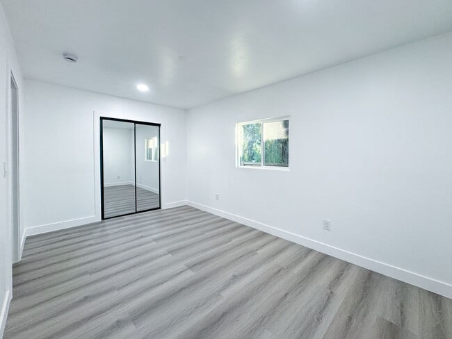 Photo - Freshly Renovated 3bd 2 ba in the heart of...