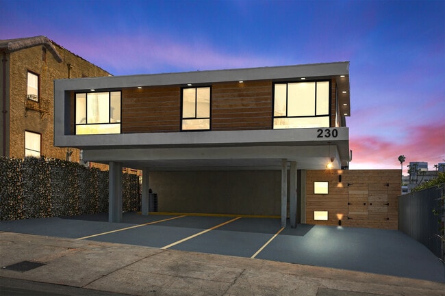 Photo - 230 S. Carondelet St.