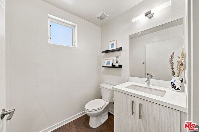 Photo - 2928 Rowena Ave Unit 3
