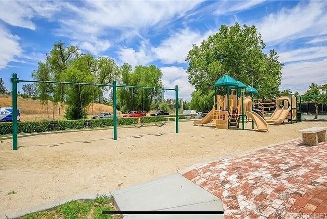 Photo - LOVELY 2BD/2BA Condo in Valencia's Desirable Lakeshore Community