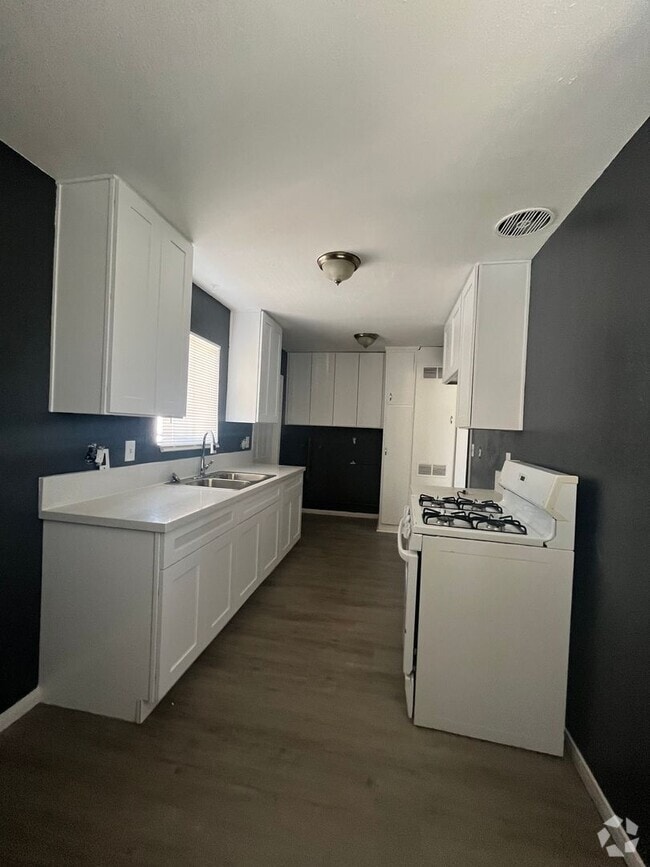 Building Photo - 757 Unit #B Rental