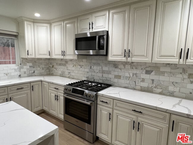 Photo - 5019 W Maplewood Ave