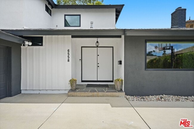 Photo - 6558 Lasaine Ave