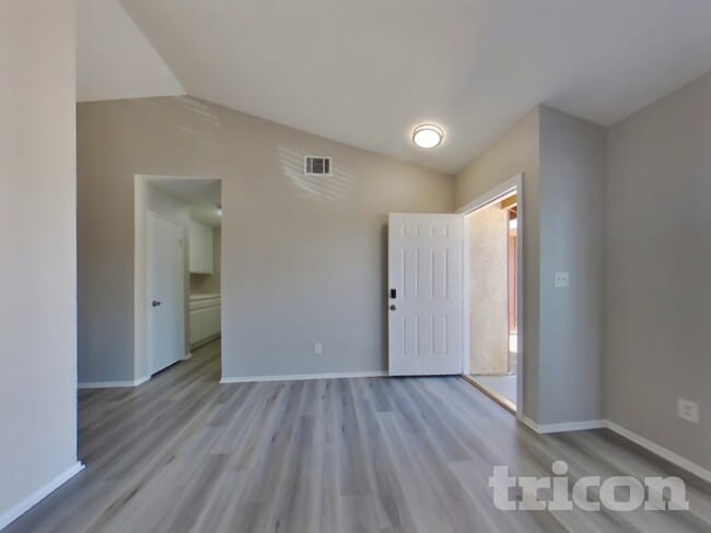Photo - 532 E Ave J 9