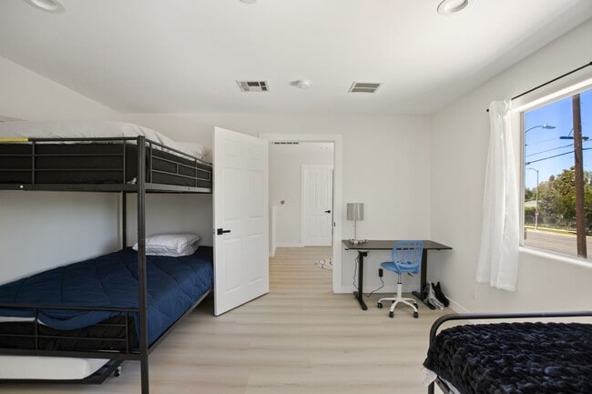 Photo - Tampa Haus Unit Tampa Haus