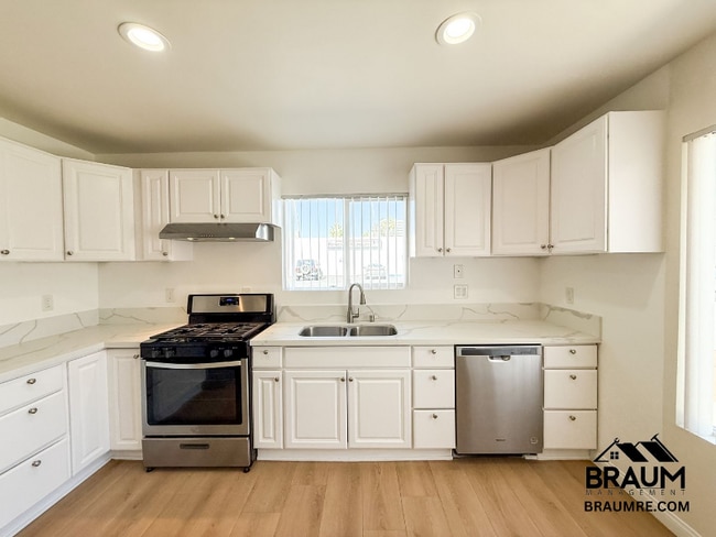 Photo - 1421 Centinela Ave Unit B