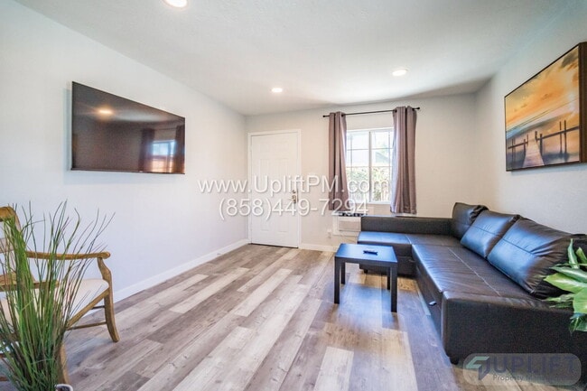 Building Photo - 4237 Swift Ave