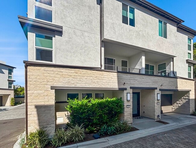 Stunning 3BD/2.5BA Townhouse in Mission Va... - Stunning 3BD/2.5BA Townhouse in Mission Va...