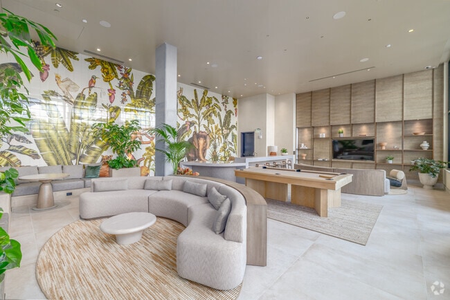 Club Lounge with Billiards - Rowyn