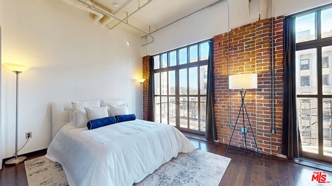 Photo - 1645 Vine St Unit 905