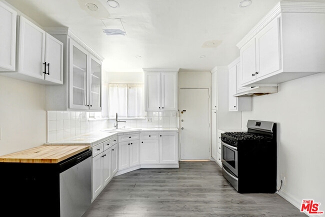 Photo - 830 Hill St Unit D