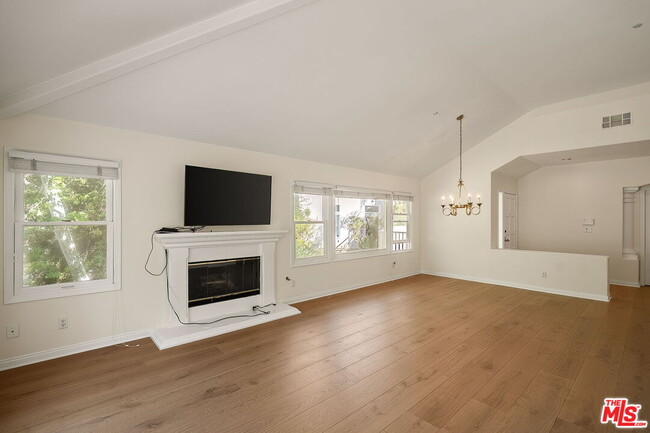 Photo - 604 Palisades Dr