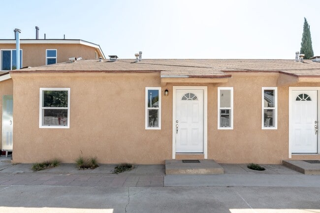 Building Photo - GST4446-4448 Unit GST4448