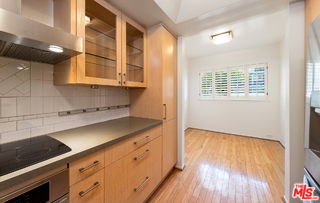 Photo - 2910 Neilson Wy