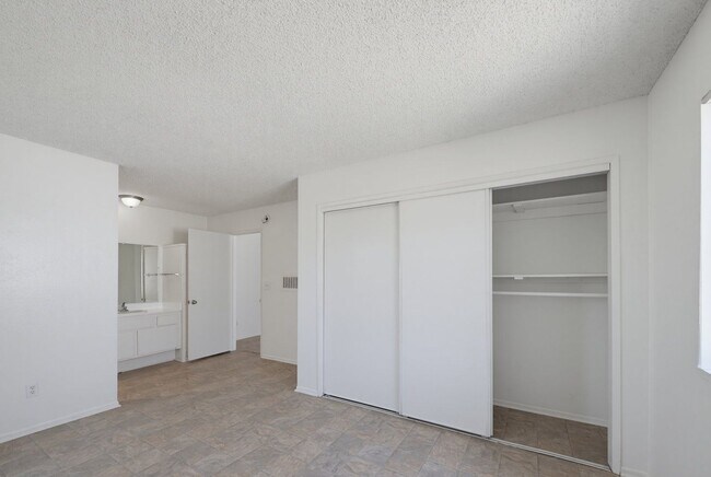 Photo - 6907 Whitsett Ave Unit 113
