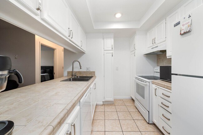 Photo - Great opportunity to rent this beautiful centrally located apartment in Chula Vista! Unit 11