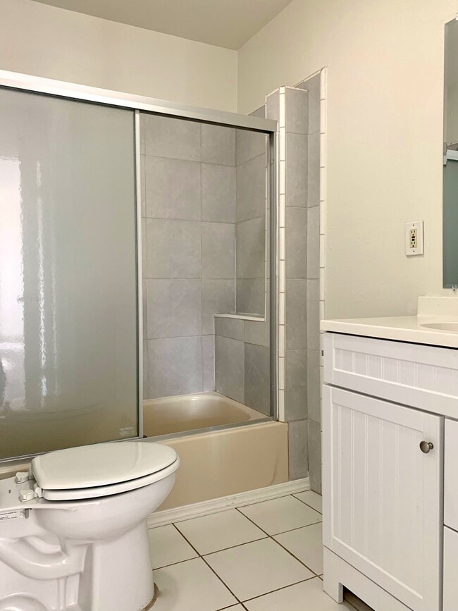 Photo - 2134 S Cloverdale Ave