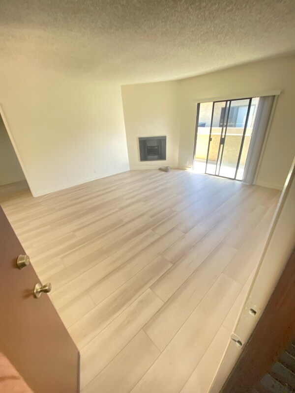 Photo - 14942 Burbank Blvd