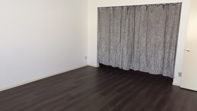 Photo - 5271 Huntington Dr N Unit 207