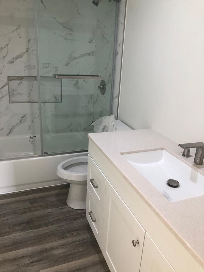 Building Photo - 16431 S Saint Andrews Pl Unit B