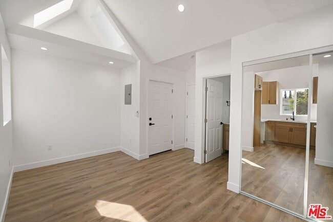 Photo - 607 E Fairview Blvd