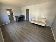 Photo - 2943 Talbot St