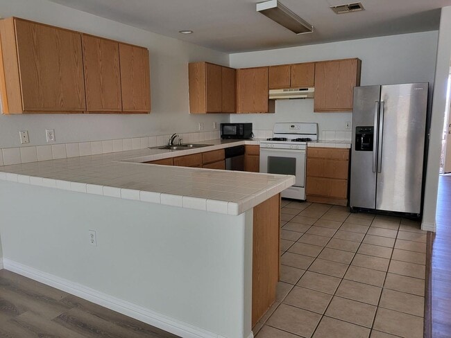 Photo - LARGE 3 BED 2 BATH DUPLEX