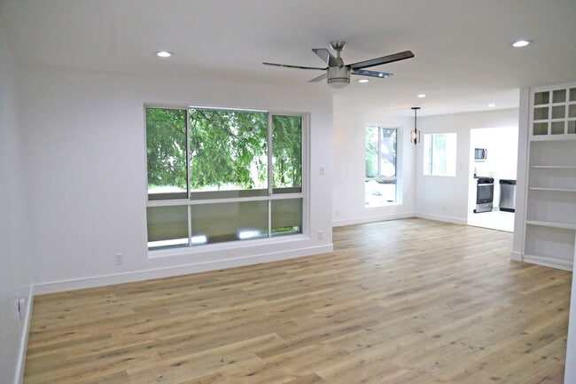 Photo - 9160 Beverly Blvd