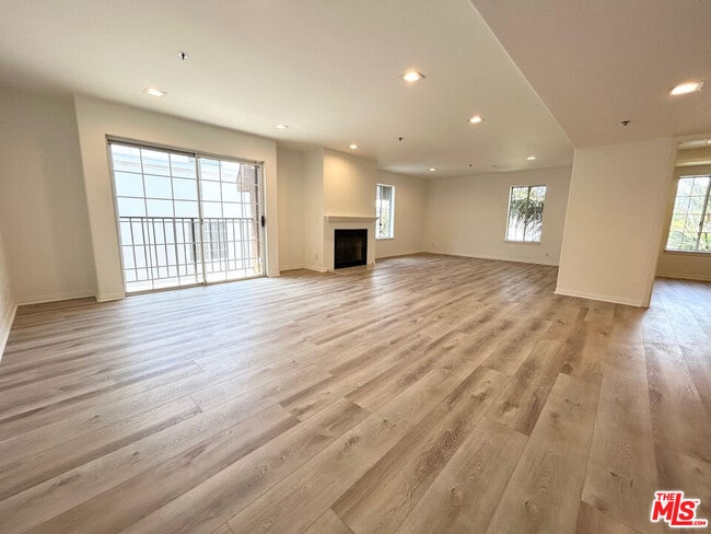 Photo - 11734 Montana Ave Unit 406