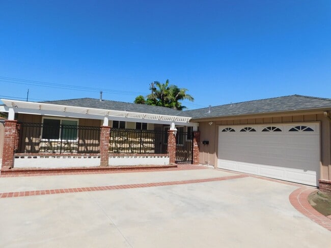Photo - Stunning 4BD, 2.5 BA, 1 Story Single Family Home in Fountain Valley