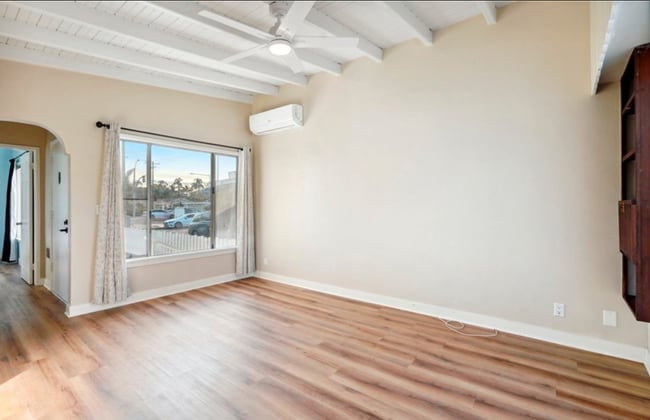 Building Photo - 313 E Silva St
