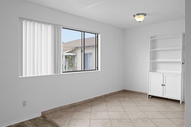 Photo - 324 Stepney St Unit 8