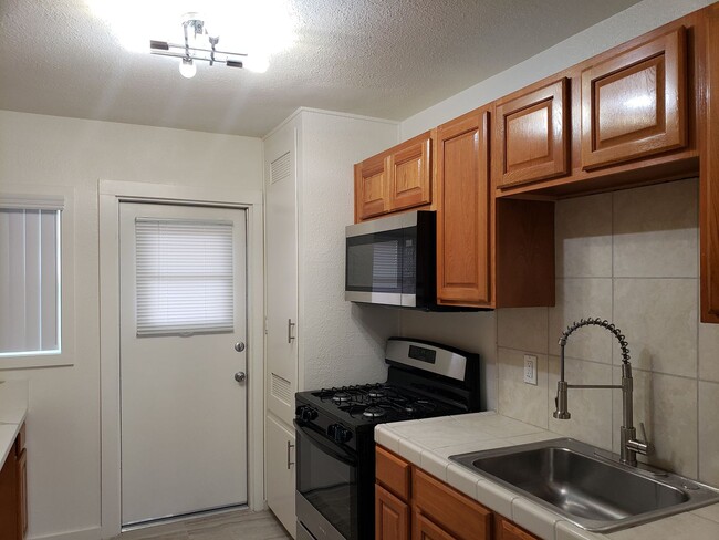 Newly Remodeled 1 Bedroom Unit in Orange - Newly Remodeled 1 Bedroom Apartment Unit in Orange Unit 1455