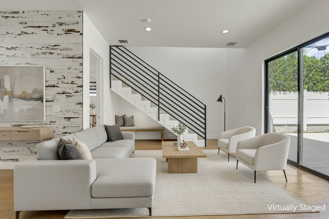 Photo - 19033 Bassett St