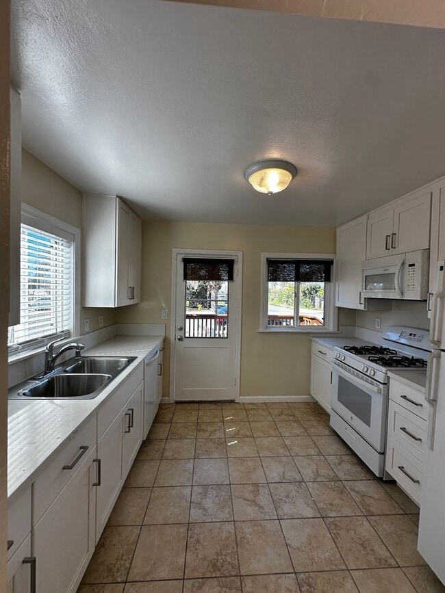 Photo - SILVER STRAND BLVD DUPLEX Unit 603